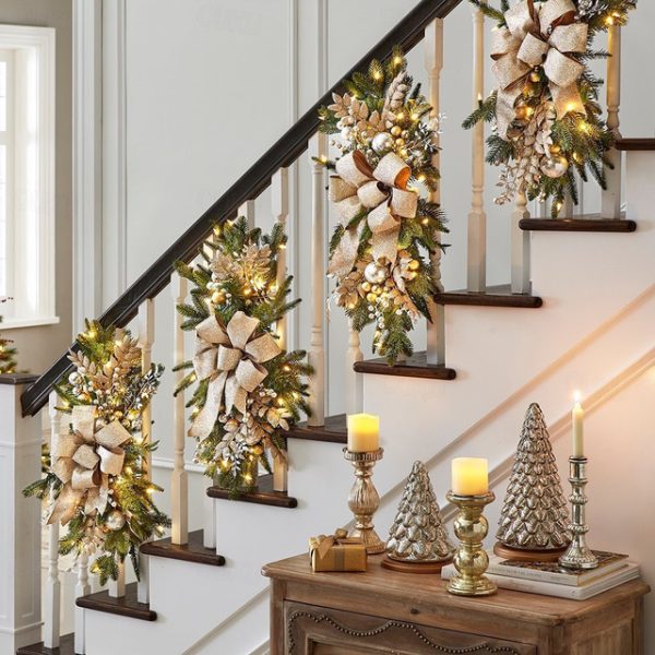 Christmas Decorations Christmas Wreaths Xmas Swags with Lights Cordless Prelit Stairway Stairway Staircase Window Wall Decoration Teardrop Trim Wreath